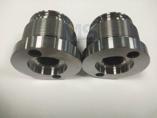 Hochpräzise Spritzgussteile. Polierte Oberfläche und Gewindeteile.